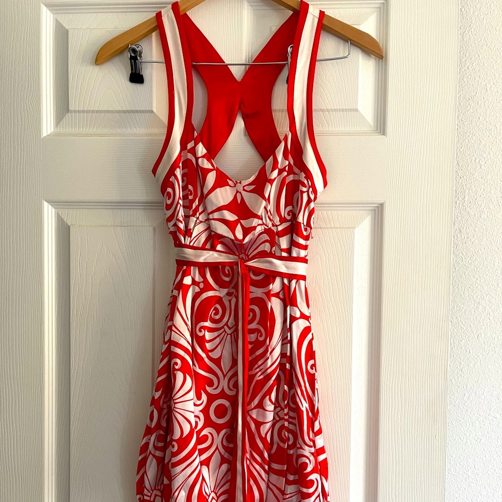 Bebe silk dress with White and red pattern XS